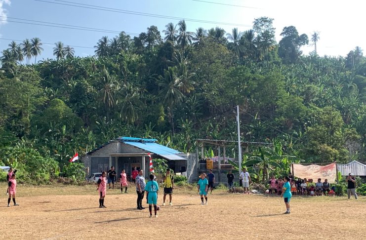 Pemdes Kalasey Dua Gelar Pertandingan Sepak Bola Putri Antar Jaga Sambut HUT RI