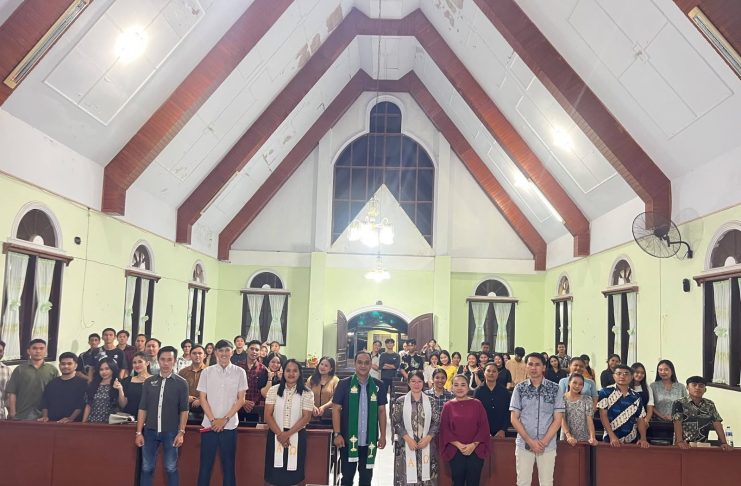 Ibadah Bersama Pemuda Mandolang Raya di GMIM Philia Kalasey Dua: Jaga ‘Obor Pembangunan’ Tetap Menyala